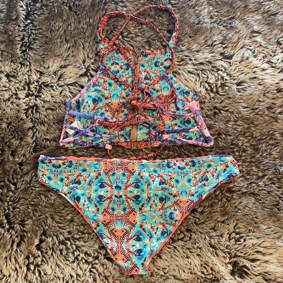 Two piece bathing suit - Picture 2 of 2